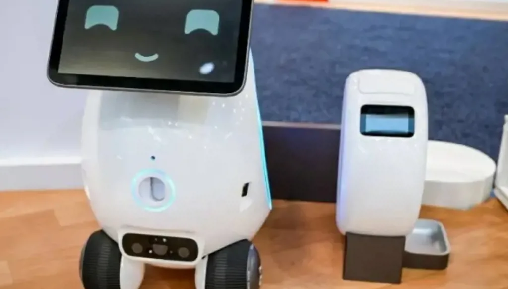 روبوت ذكي للحيوانات الأليفة يطعمها ويلعب معها ويصورها... ويحلل مشاعرها