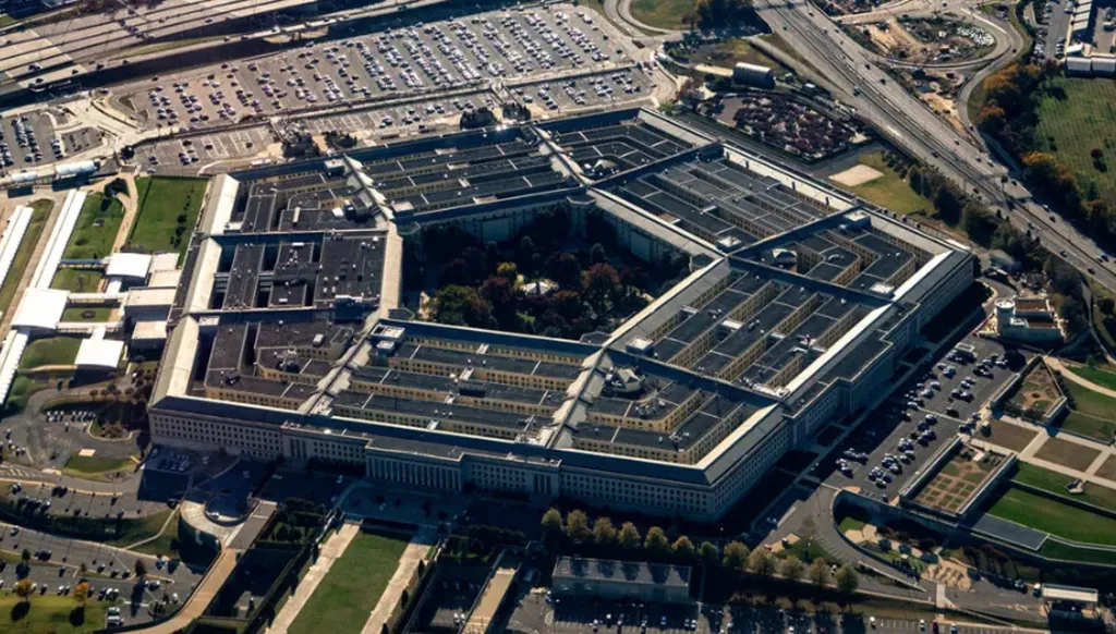 "أنثروبيك" تدخل في مواجهة مع البنتاغون وترفض استخدام الذكاء الاصطناعي بلا قيود