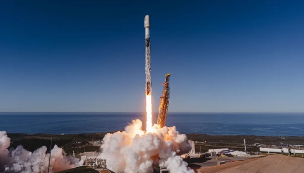 مركز محمد بن راشد للفضاء يعلن عن إطلاق ناجح للقمر الاصطناعي فاي 1