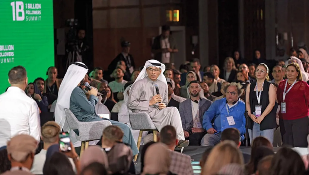 من هم أبرز الرؤساء التنفيذيين والخبراء العالميين المشاركين في قمة المليار متابع؟