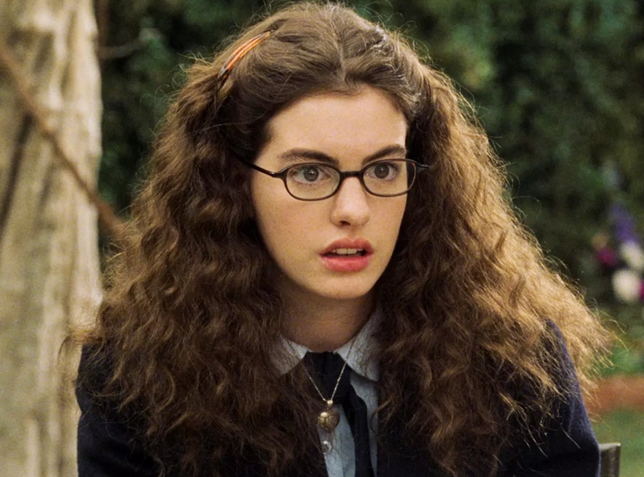 آن هاثاواي بشخصية ميلا في فيلم The Princess Diaries (إنترنت)