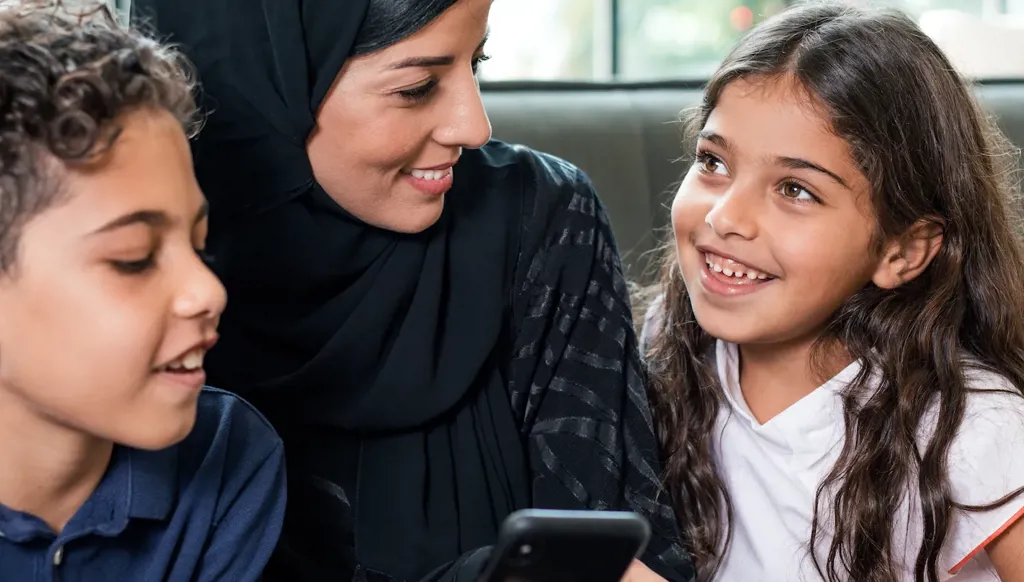 أمن الطفل الرقمي في الإمارات.. تشريع جديد يواكب المستقبل