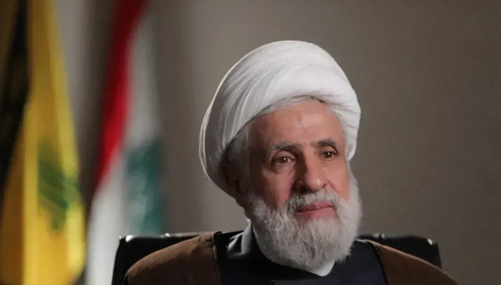 Le dirigeant du Hezbollah, Naim Qassem, pleure Khamenei et promet la résistance contre Israël et les États-Unis