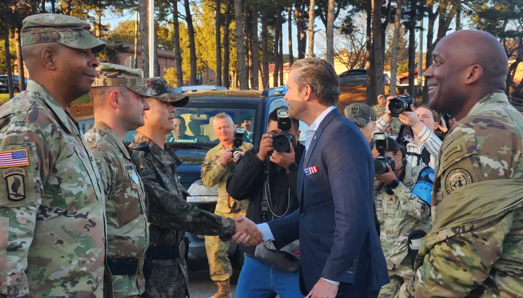 سيول تتّهم كوريا الشمالية بإطلاق صواريخ مدفعية قبل زيارة ‏هيغسيث للحدود