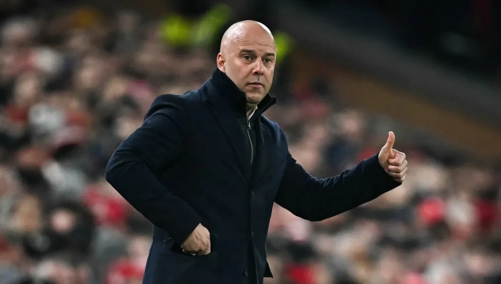 متعة الدوري الإنكليزي مستمرّة حتى خارج الخطوط