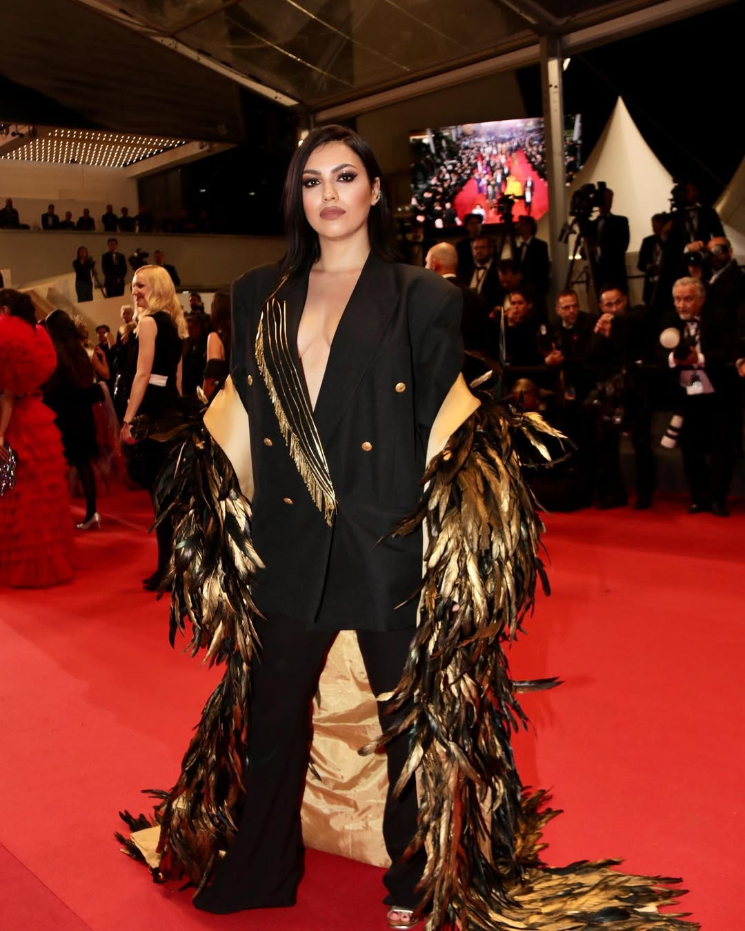 سومي مدني على السجادة الحمراء لمهرجان كان السينمائي