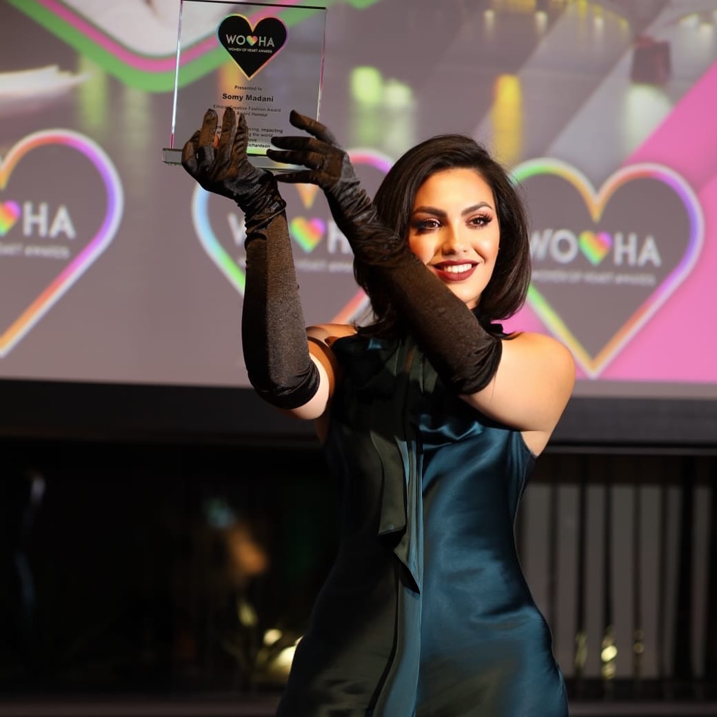 سومي مدني تحصد جائزة “امرأة العام في مجال الأزياء الأخلاقية الإبداعية