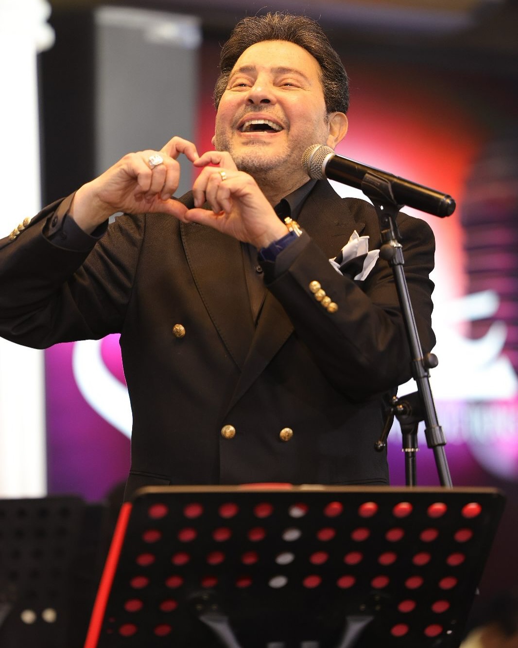 الفنان هاني شاكر (إنستغرام)