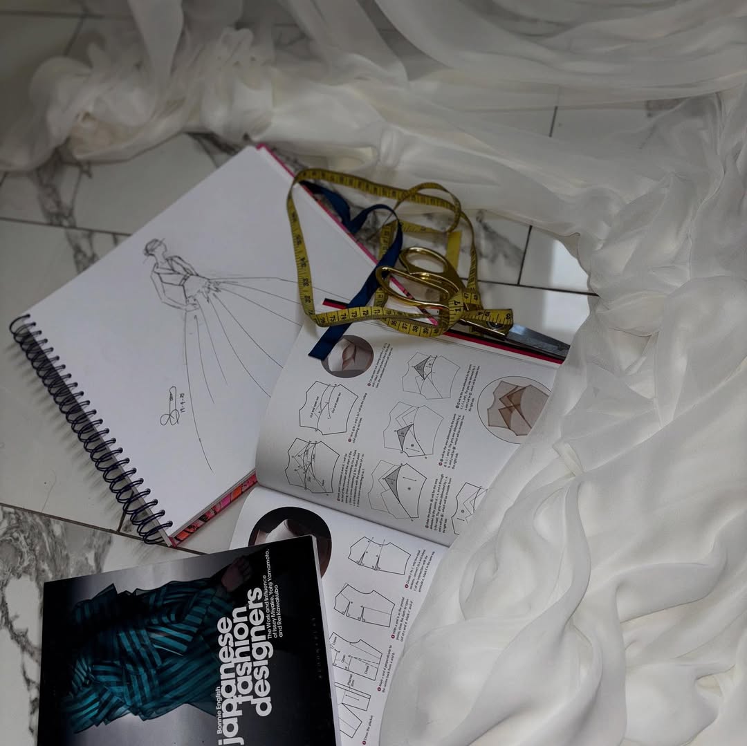 رسومات لتصاميم تحمل توقيع سومي مدني