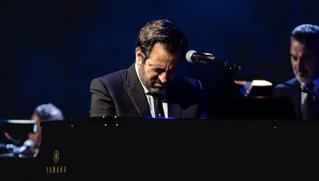 غي مانوكيان يعزف الهوية بين لوس أنجليس ونيويورك... موسيقى تتخطى الحدود (فيديو)