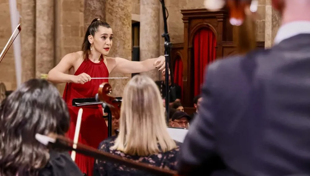 عرض خارج المألوف لاستقبال 2026... ياسمينا صبّاح تبهر العالم معلقة في الهواء عند برج خليفة (فيديو)