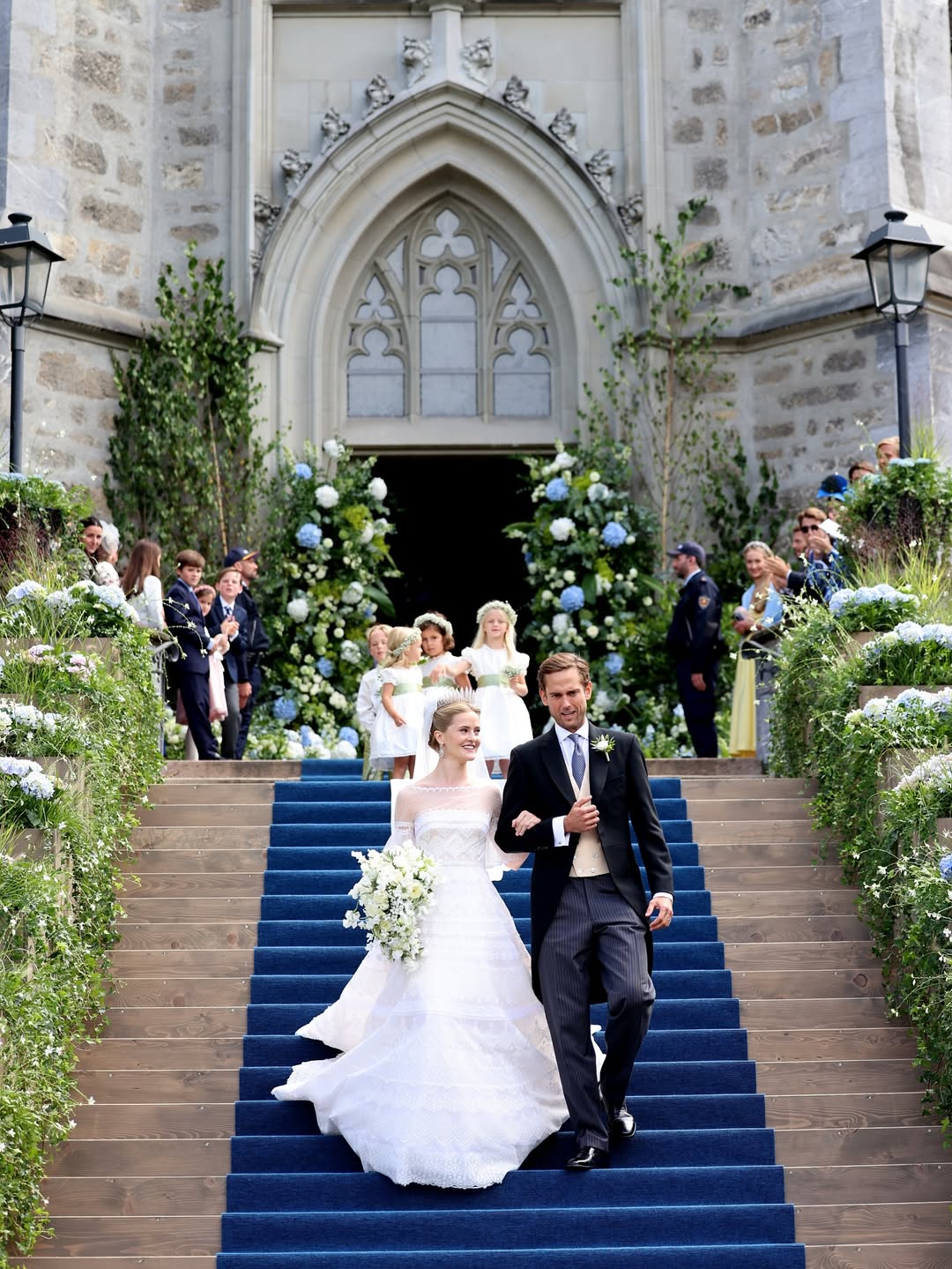 حفل زفاف الأميرة ماري كارولاين (مجلة Hello)حفل زفاف الأميرة ماري كارولاين (مجلة Hello)