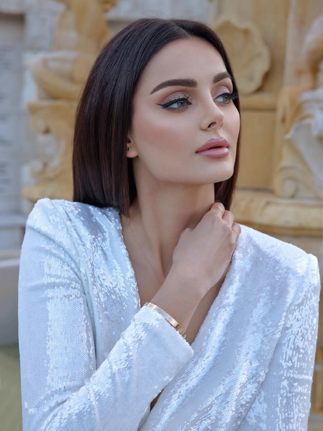 عارضة الأزياء الإيرانية العالمية ماهلاغا جابري (إنستغرام)