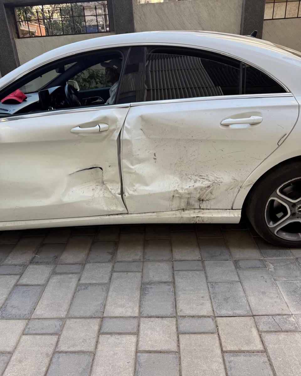 الأضرار التي لحقت بسيارة نورا فتحي بعد تعرّضها لحادث سير (Filmfare)