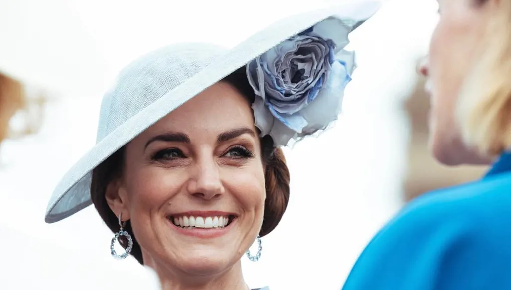 بعد جدل حول مشاركة تفاصيل أزياء كيت ميدلتون... قصر كنسينغتون يوضح