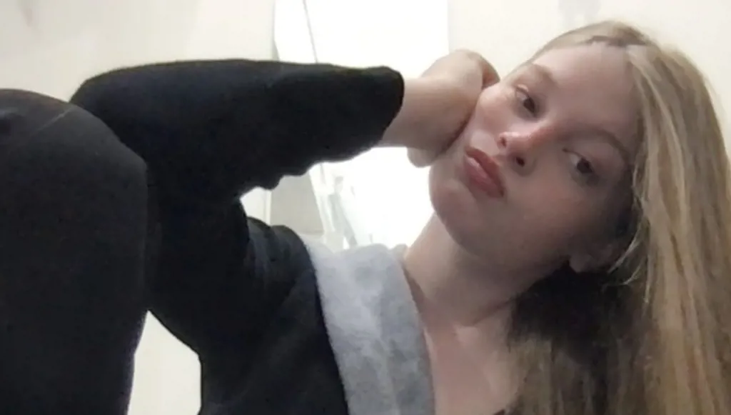 علاقة ابنة إيلون ماسك المتحوّلة جنسيّاً بوالديها وحلمها