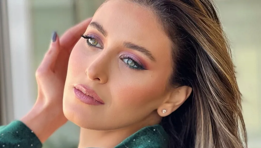 ملكة جمال لبنان ندى كوسا ترقص بعفوية مع الشيف اسماعيل أوزدمير (فيديو)