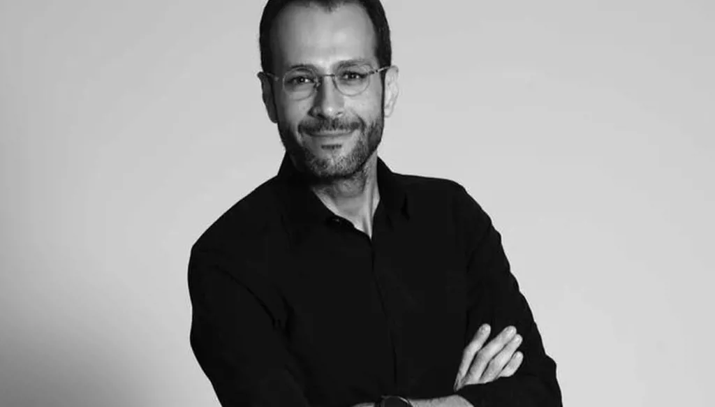 الاعلامي مالك مكتبي