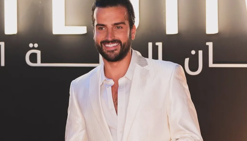 الممثل السعودي مهند الحمدي داعماً الشعب السوري: كل مَن لم يبارك أو يفرح ذليل