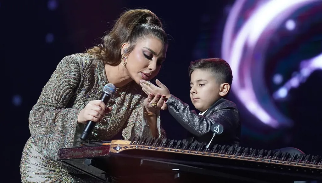أصالة و"الطفل المعجزة" على أنغام موسيقى فيروز (فيديو)