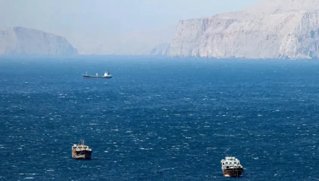 La mainmise de l’Iran sur le détroit d’Ormuz met à l’épreuve la puissance des États-Unis et secoue les marchés mondiaux