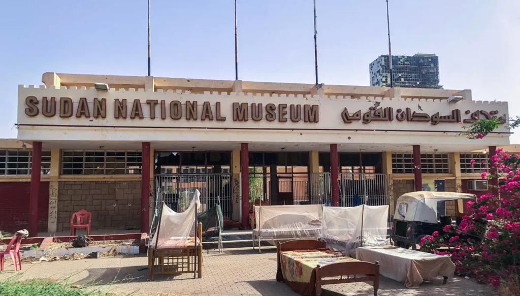 قطع أثرية منهوبة لم تنج من آثار الحرب في السودان... ما مصيرها؟
