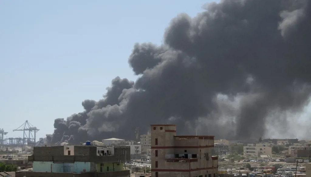 بورتسودان... السيطرة على حرائق المستودعات النفطية ‏