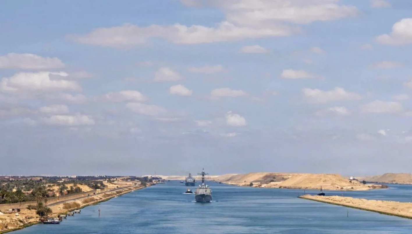 Retour des navires vers le canal de Suez : un défi logistique et géopolitique