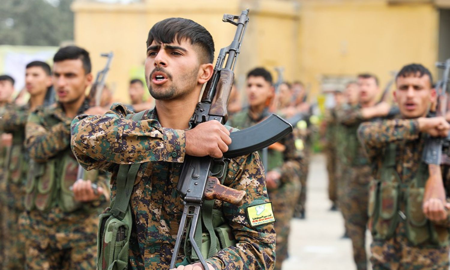 عناصر من قسد (مواقع).