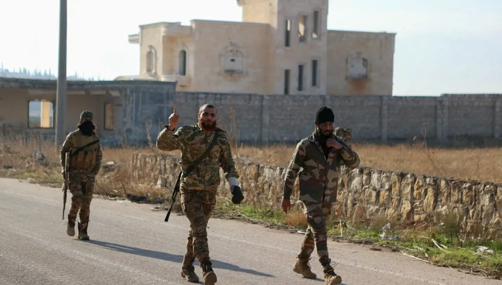 اشتباكات عنيفة في حلب وإدلب... مقتل أكثر من 200 عسكريّ سوريّ وعنصر من الفصائل المسلّحة