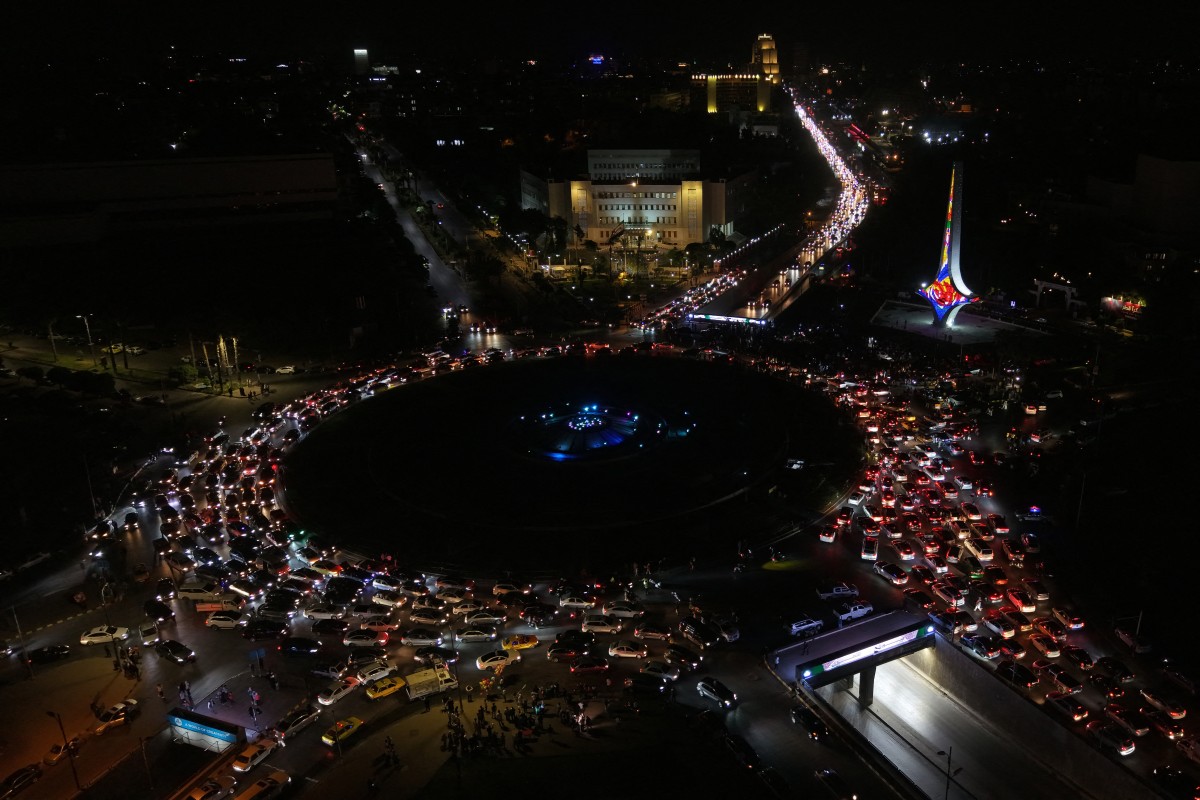 من الاحتفالات برفع العقوبات الأميركية عن سوريا (أ ف ب)‏