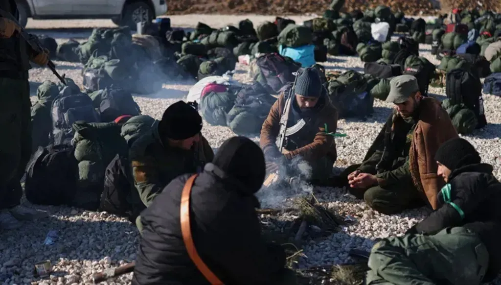 De retour sur le devant de la scène, l'État islamique se repositionne au milieu des turbulences syriennes et des changements régionaux