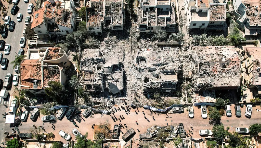 ترامب يلمّح لإنهاء الحرب تدريجياً... استهداف نطنز ومضيق هرمز يرفع أسعار النفط