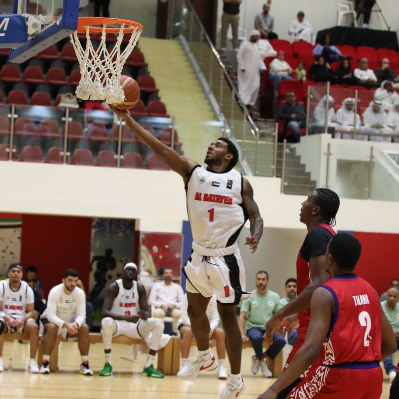 من مباراة الشارقة والبطائح. (وكالات)