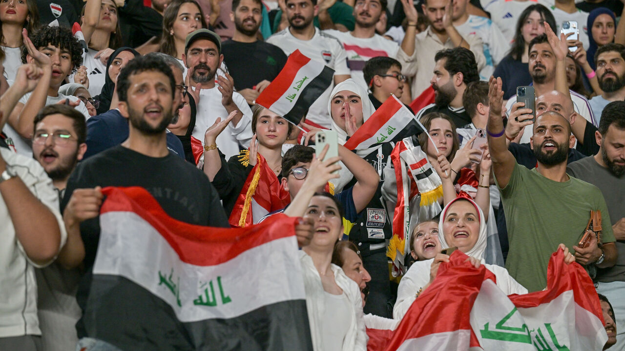 طغت العفوية على خروج مئات آلاف العراقيين للاحتفال. (وكالات)