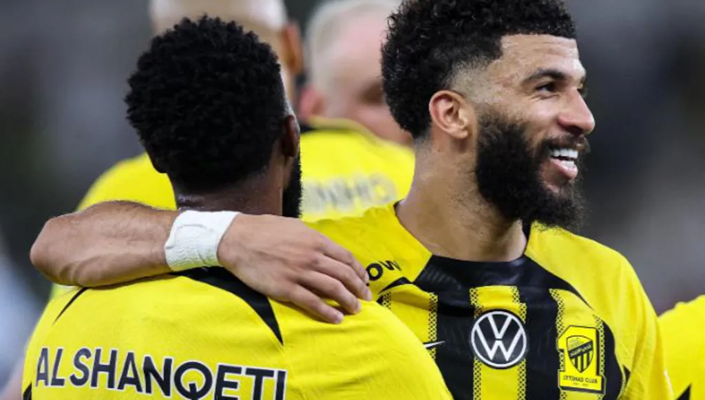الاتحاد يقترب من لقب الدوري السعودي بثلاثية أمام الفيحاء