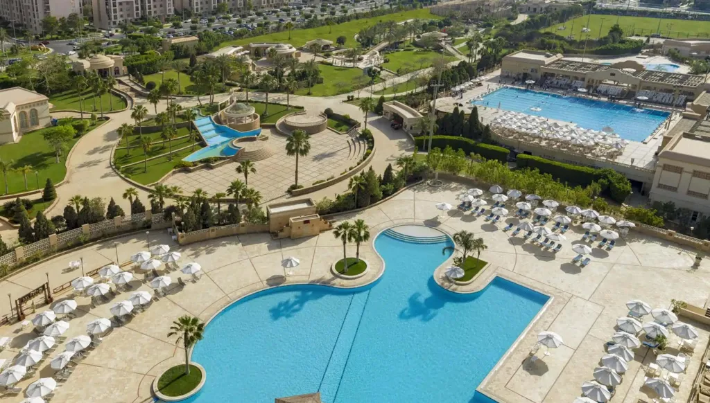 "طلعت مصطفى" تتعهد للرئيس المصري بوحدات سكنية ميسّرة بعد اتفاق على مشروعات تتجاوز 200 مليار دولار