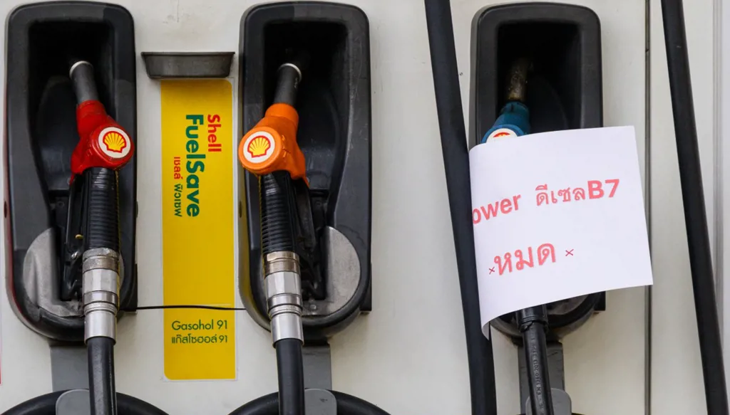 الحرب تضرب الإمدادات: خفض إنتاج النفط بالشرق الأوسط يتراوح بين 7 و10 ملايين برميل يومياً