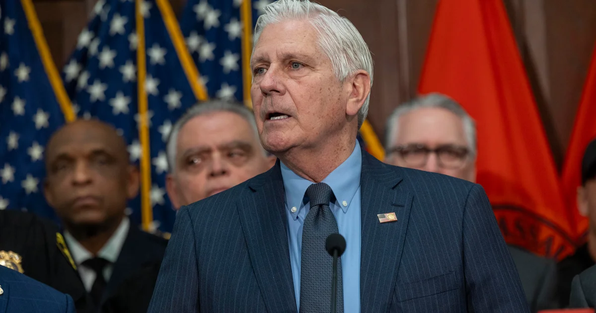 بروس بلاكمان. (تواصل اجتماعي)