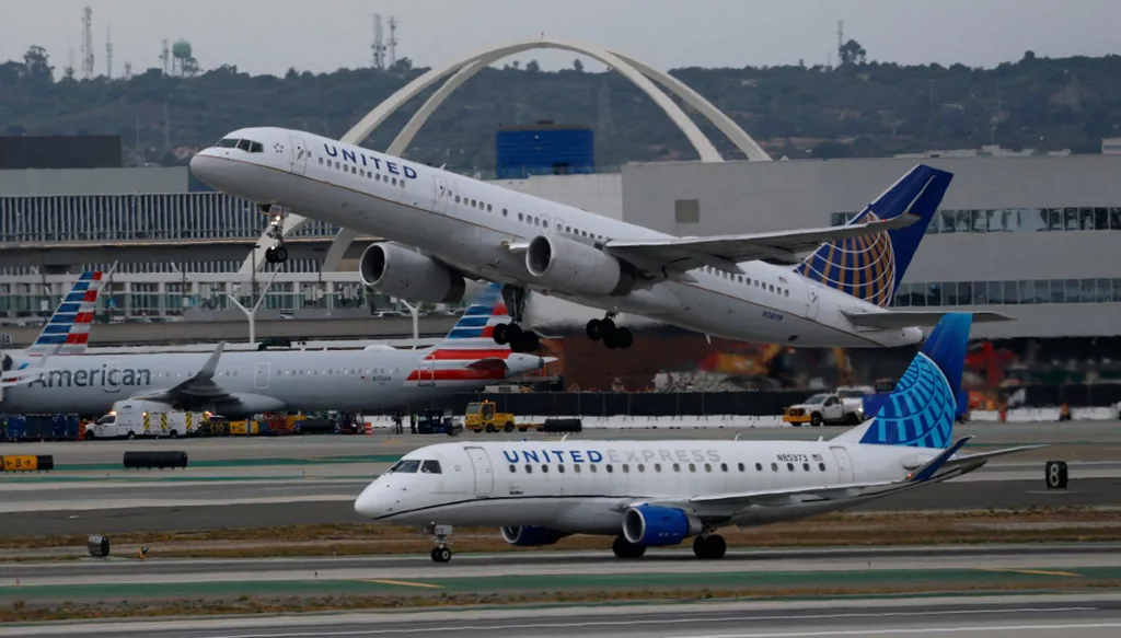 مع استمرار ارتفاع أسعار الوقود... "يونايتد إيرلاينز": قد نرفع أسعار التذاكر 20%