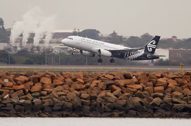 طائرة إيرباص A320-200 تابعة لشركة طيران نيوزيلندا (رويترز)