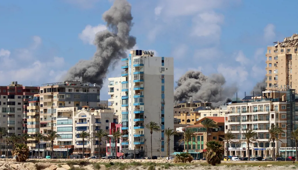 هدنة أميركية إيرانية "هشّة"... صواريخ على الخليج وقصف إسرائيلي عنيف على لبنان