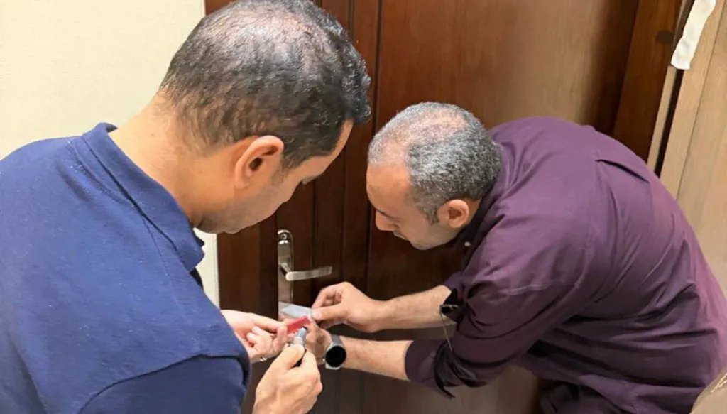 أطباء "السوشيال ميديا" في مصر... من ينتحل الطب ومن يحاسب؟