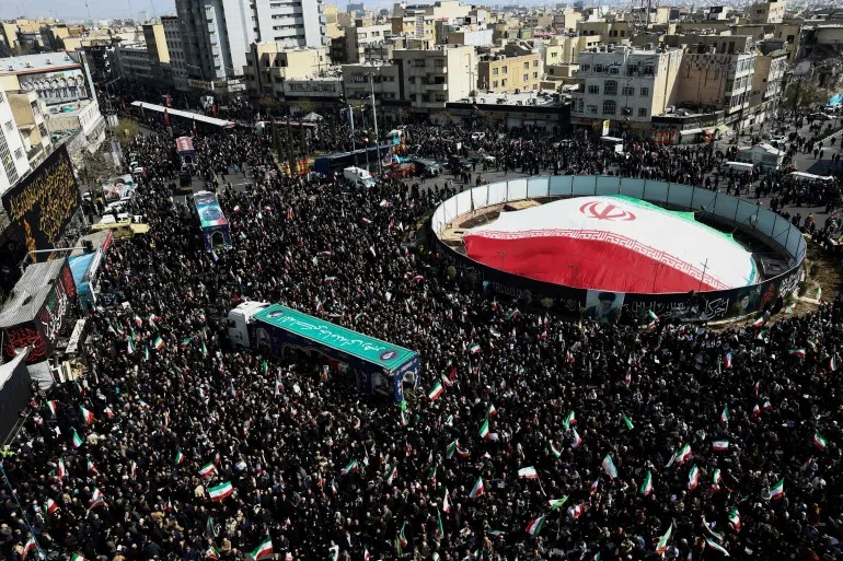 تشييع علي لاريجاني وغلام رضا سليماني في طهران (رويترز)