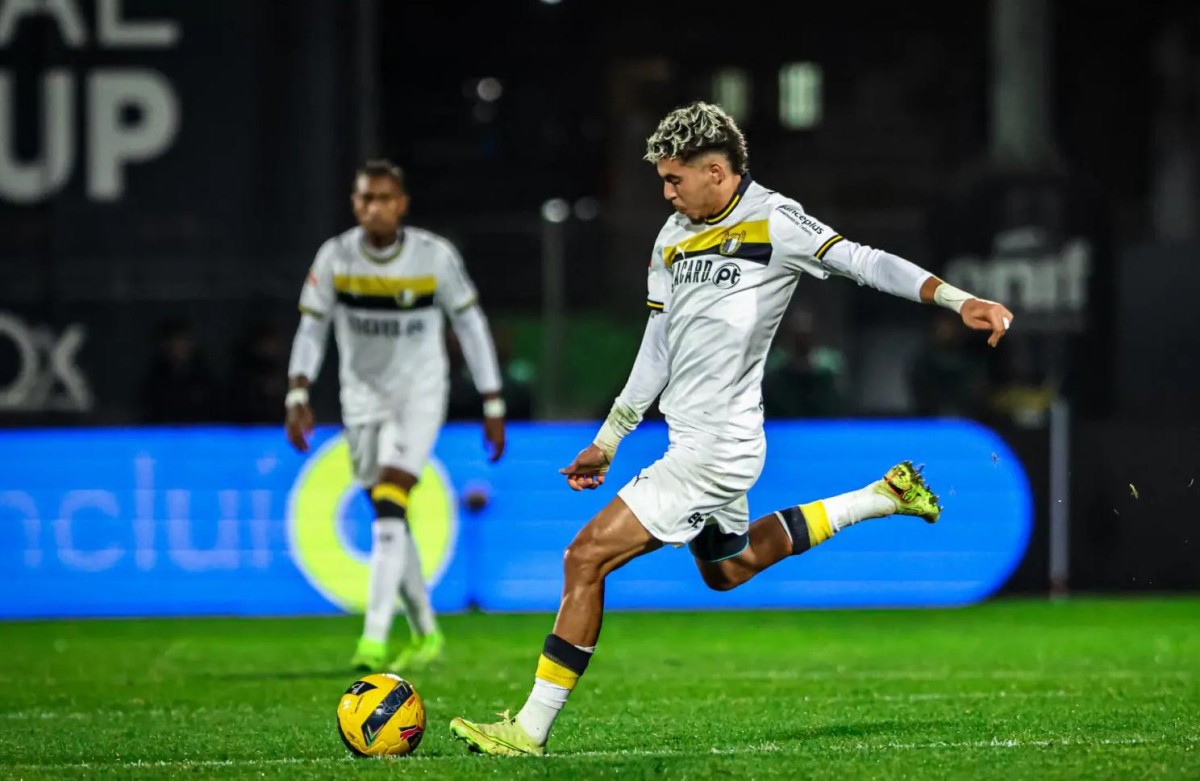 تتصارع الأندية على ضم المغربي. (وكالات)