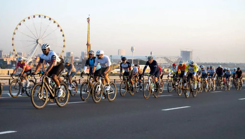 أكثر من 1000 مشارك في سباق (لي تاب دبي) العالمي من "تور دي فرانس"