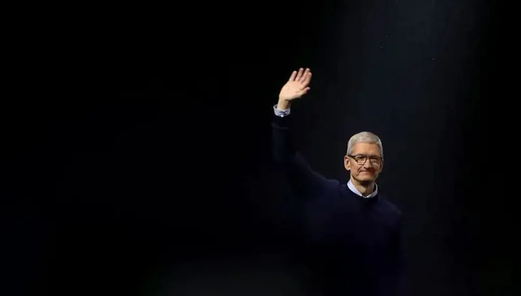 من سيجلس على مقعد القيادة في "أبل" بعد تيم كوك؟
