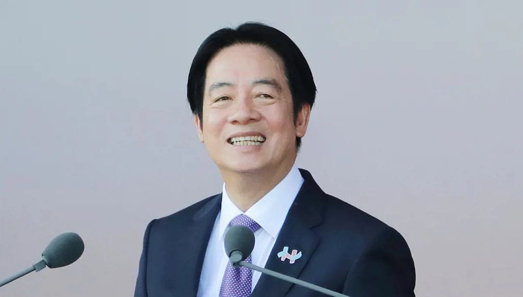 رئيس تايوان يتعهد بتعزيز دفاعات الجزيرة وحمايتها