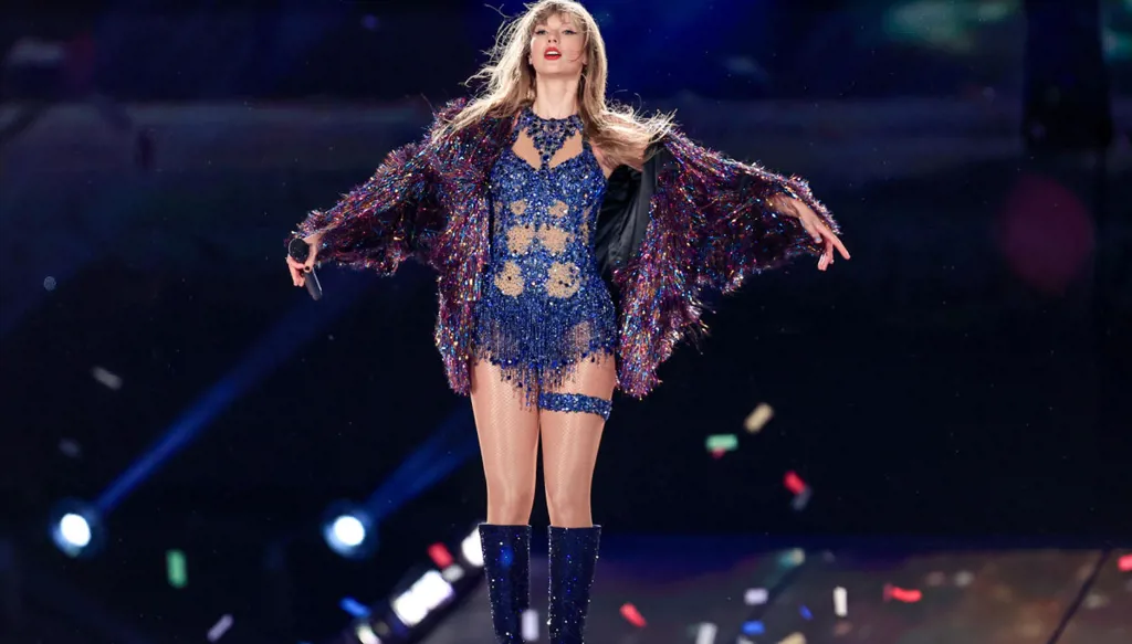 تايلور سويفت تنهي جولة Eras Tour في موعد سره الرقم 1989