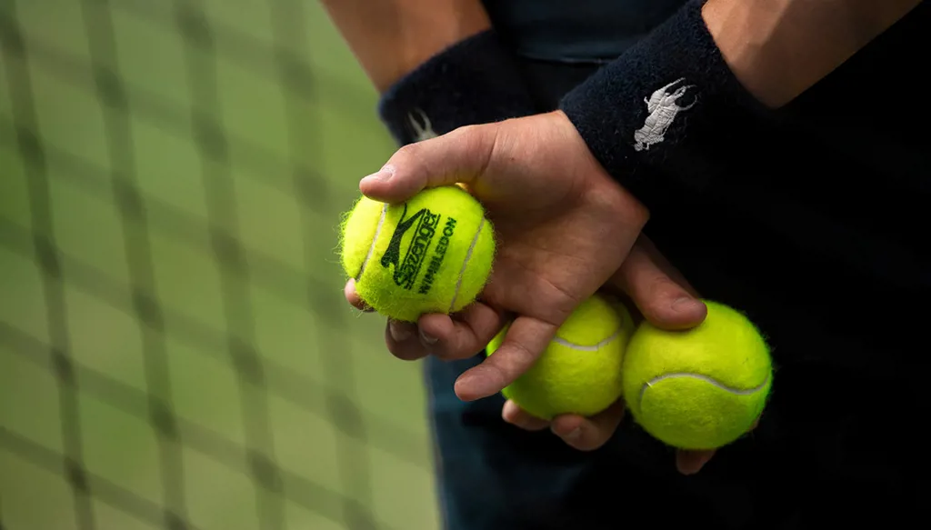 لاعب كرة مضرب فرنسي يتلاعب بالنتائج ويُعاقب 20 عاماً